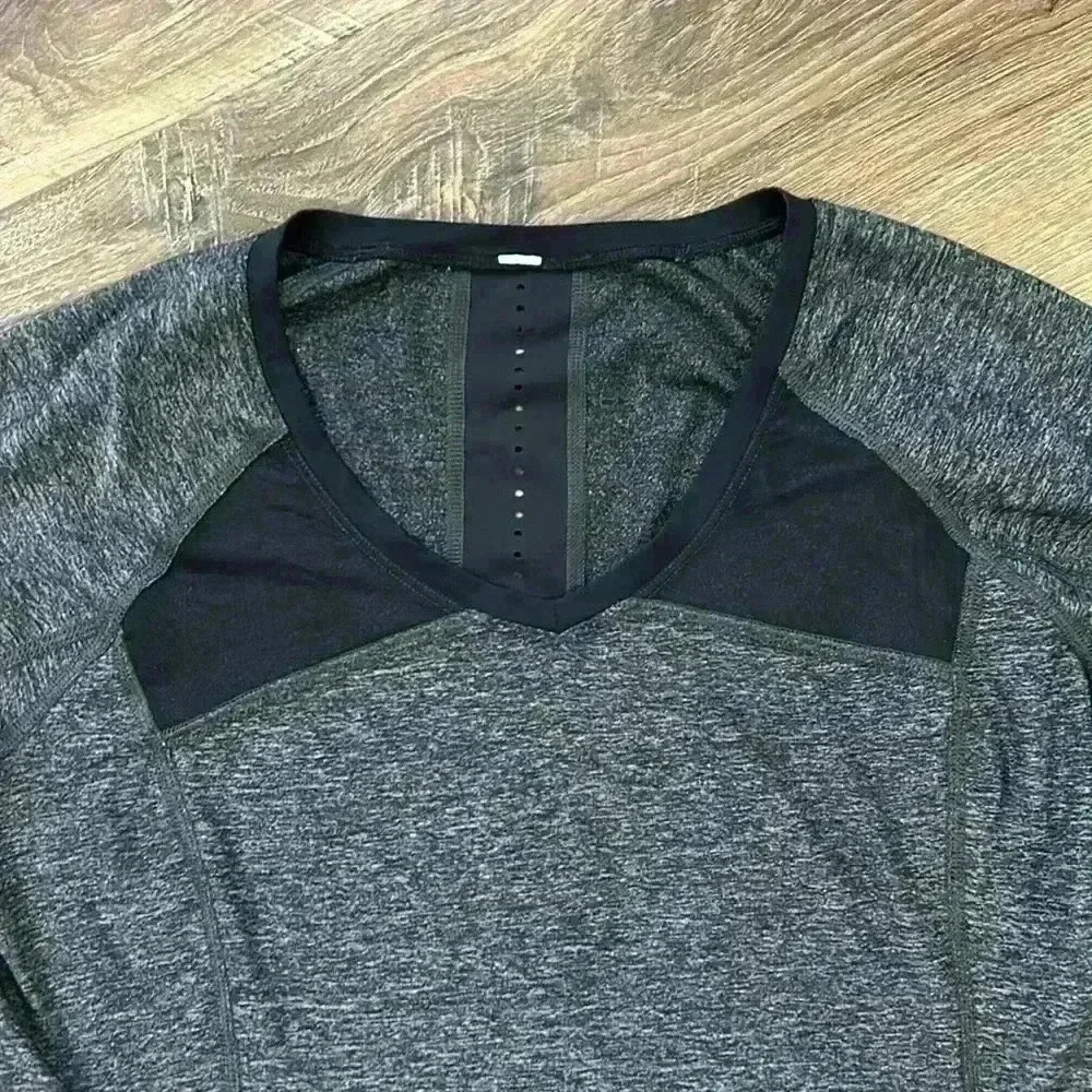 Lululemon Women’s Pace Pusher long sleeve shirt black/gray with back pocket sz8 - Picture 3 of 16